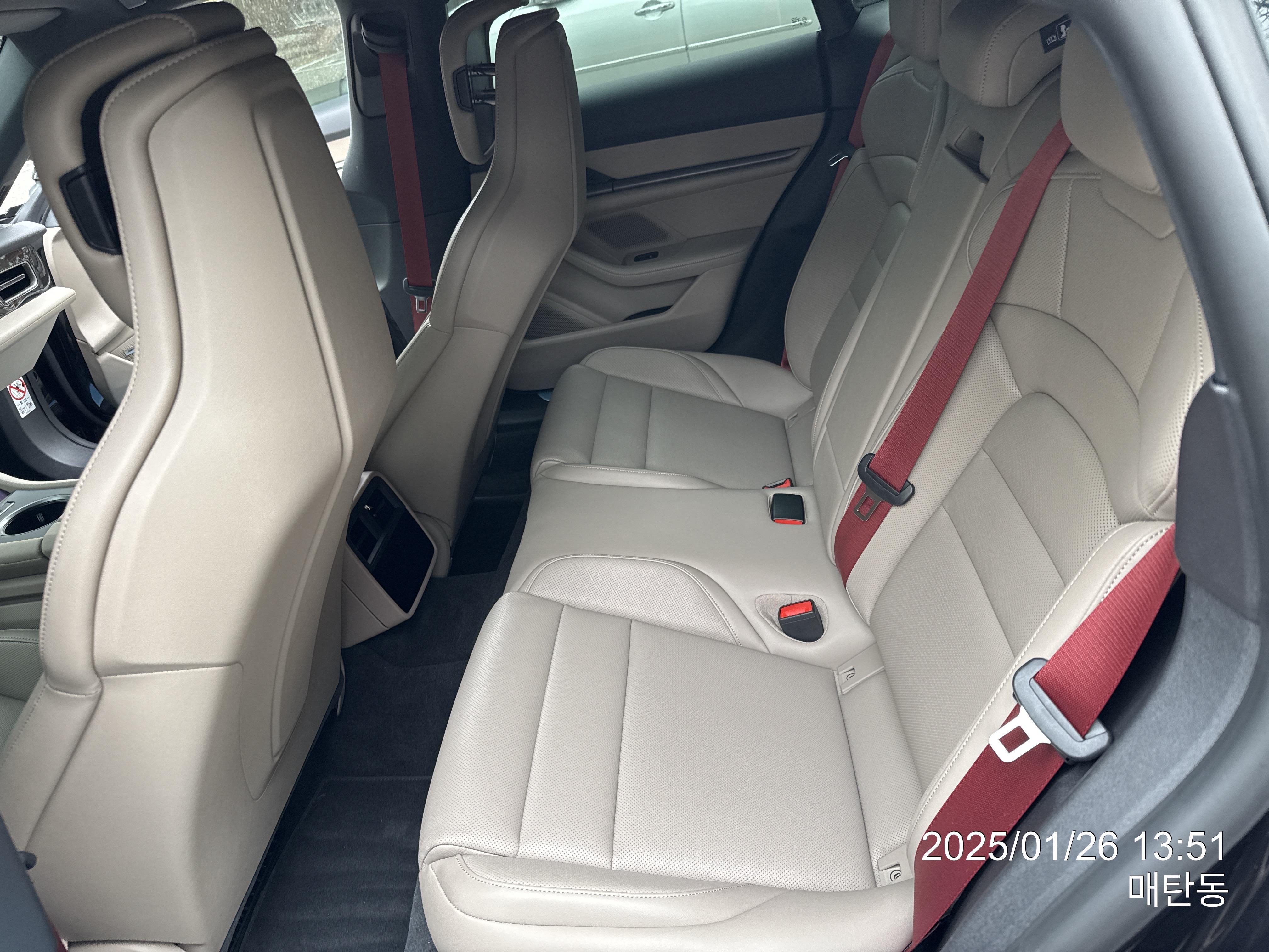 25년식 포르쉐 타이칸